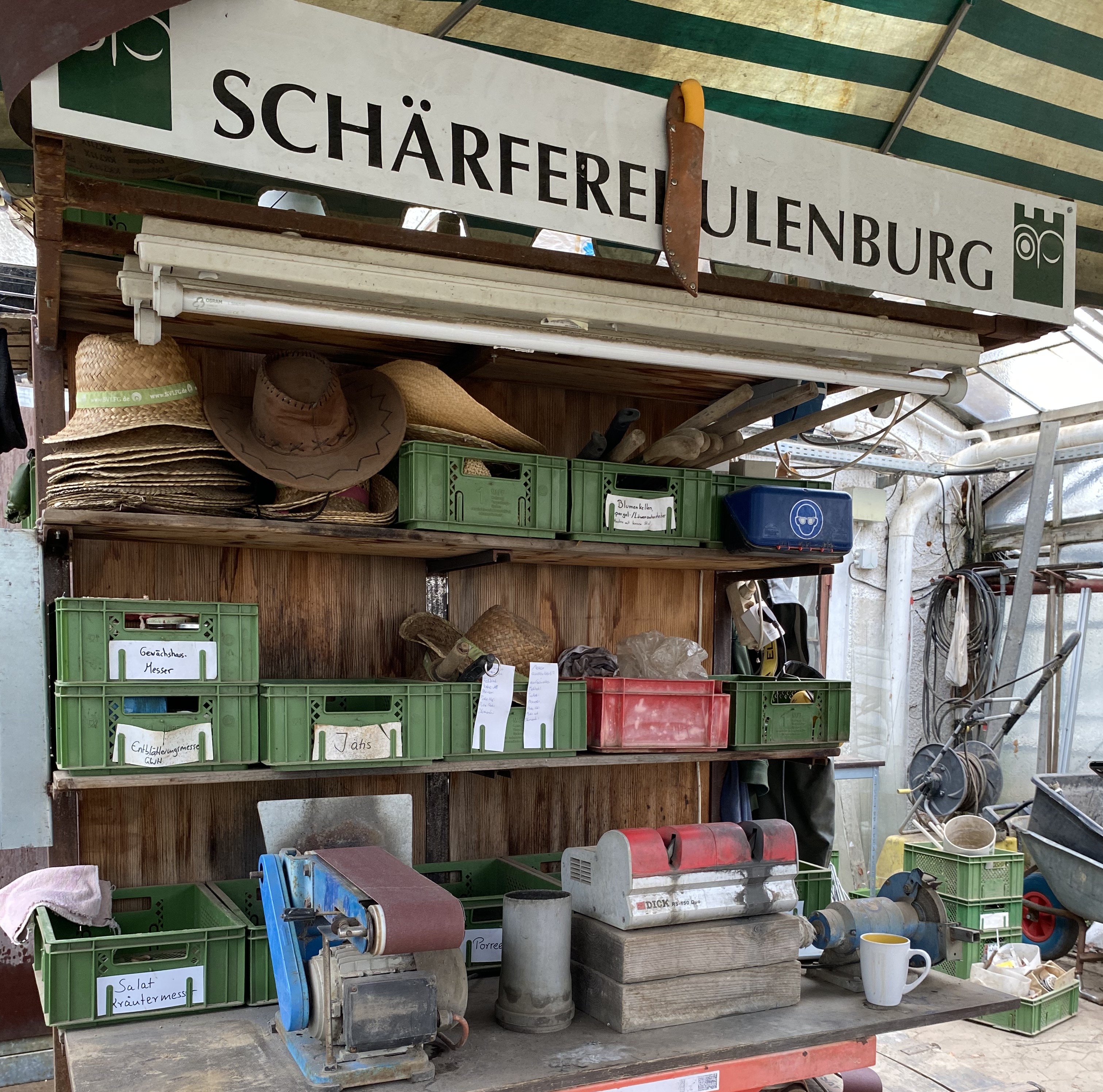 Die Schärferei Ulenburg: Eine Station, an der die vielen Ernte-Messer geschärft werden